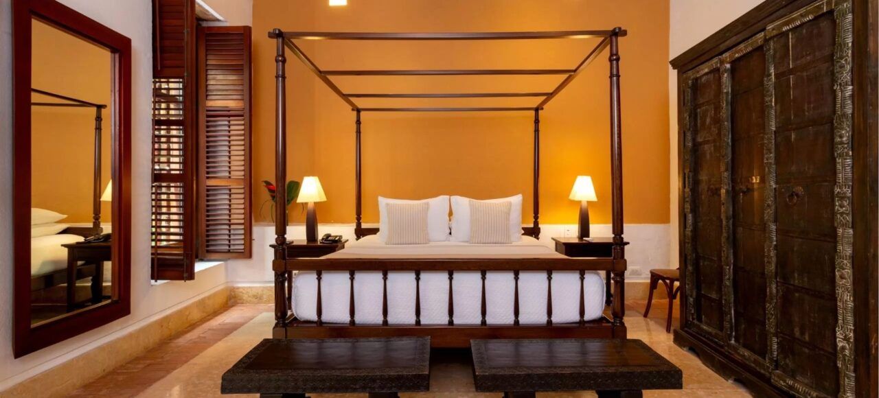 Suite de lujo en casa colonial de Cartagena – Romance, patrimonio y viajes a medida.