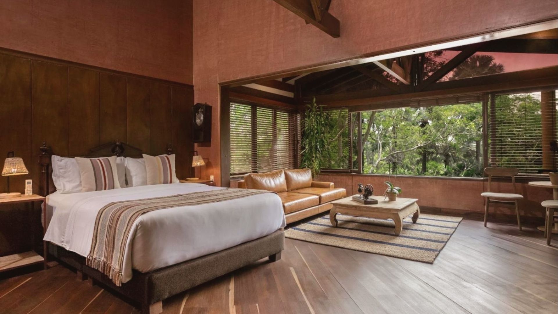 Detalle de lujo en hotel boutique del Eje Cafetero – Habitaciones con diseño artesanal para tours privados en Colombia.
