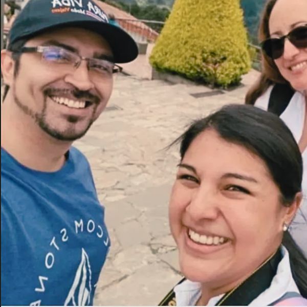 Mauricio y Rosy desde el cierro Monserrate, durante su viaje de luna de miel a Colombia