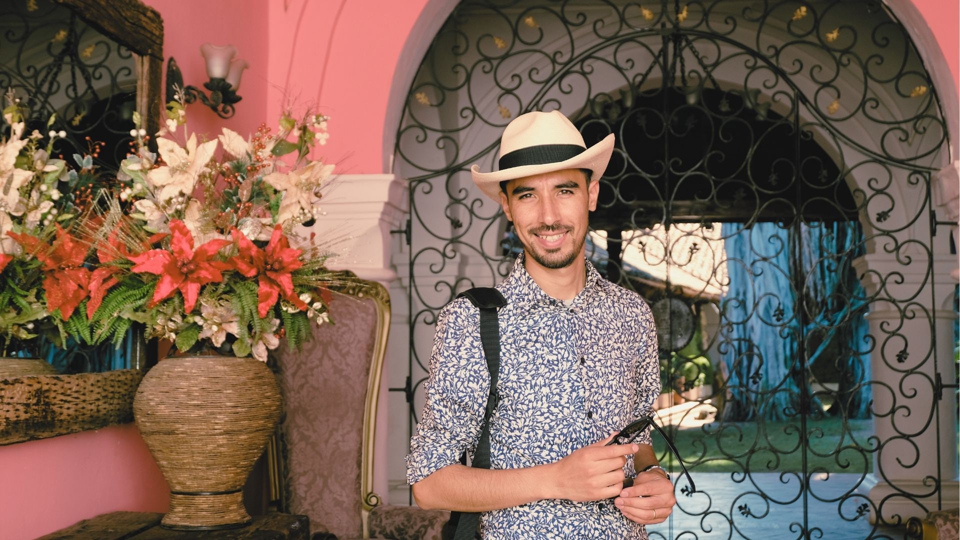 Oscar en una casona colonial en Mompox en 2018 - Nuestra esencia - Colombia en Tour