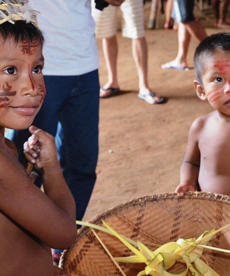 Amazonía, niños de la comunidad indígena - Colombia en Tour
