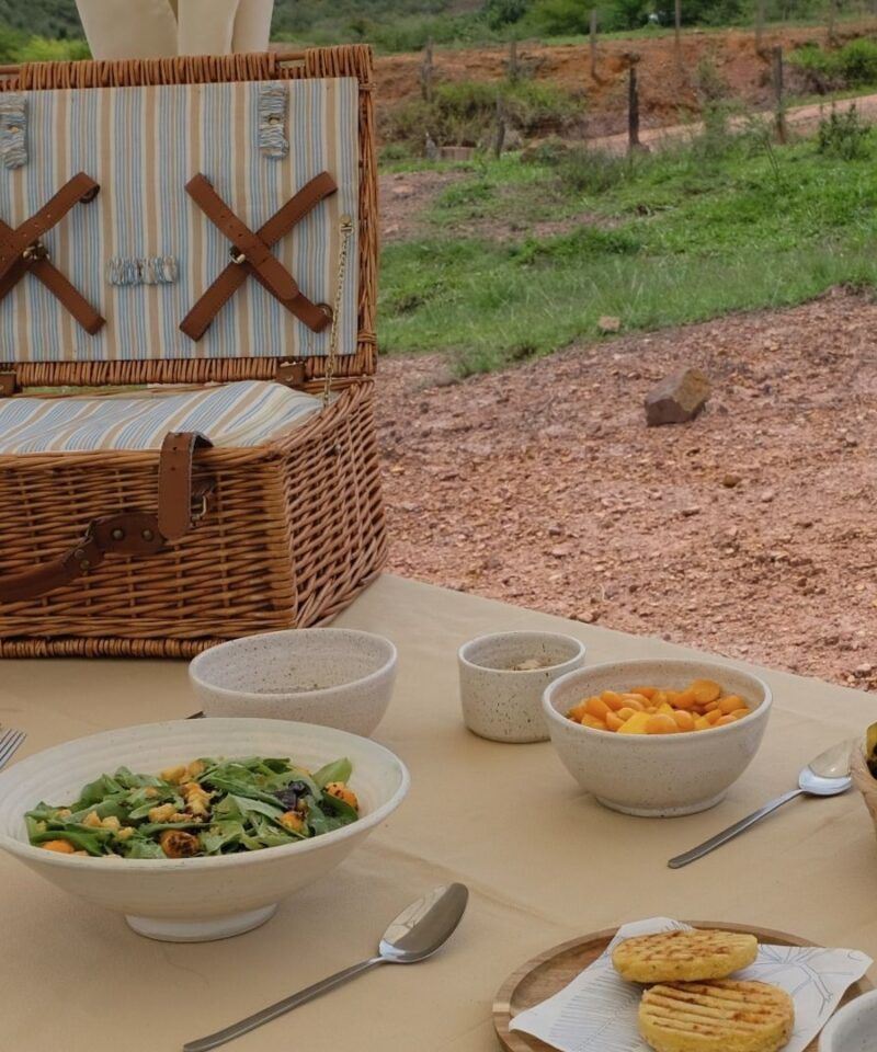 Picnic privado en los paisajes naturales de Barichara, lujo colonial tranquilo.