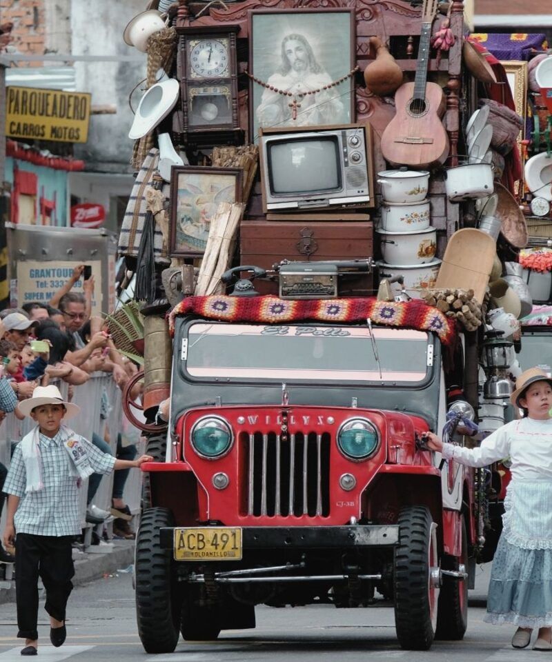 Concurso de Yipao, en la región cafetera de Colombia. Inmersiones privadas en el corazón de la cultura y la historia colombiana. Manifestaciones culturales y tours de museos en Colombia – Viajes de lujo de arte, historia y diseño.