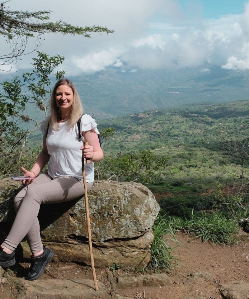 Elisa durante una excursión en Guane, Nuestra historia - Colombia en Tour