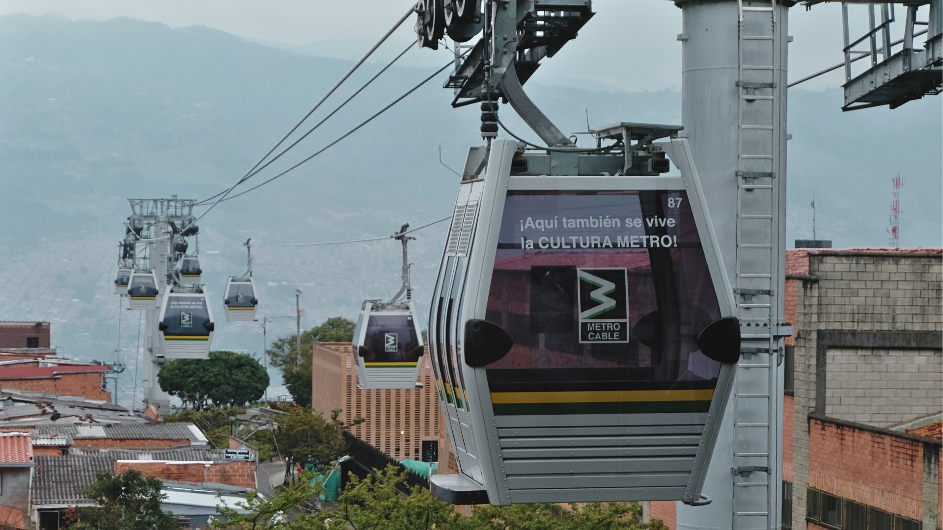 Metrocable de Medellín, teleférico urbano que conecta la ciudad con el Parque Arví