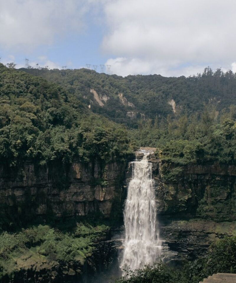 Salto del Tequendama, cascada cerca de Bogotá – Ecoturismo histórico y paisajes andinos de lujo.