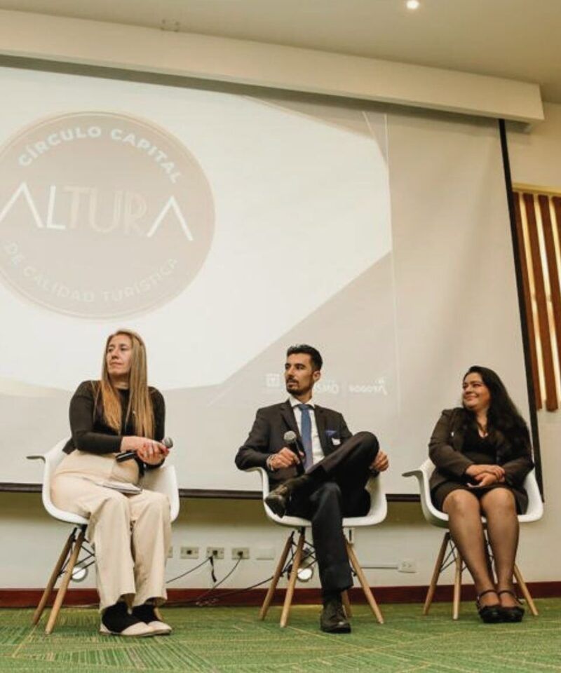 Oscar como panelista en el Círculo Capital de Calidad Turística Altura - Colombia en Tour