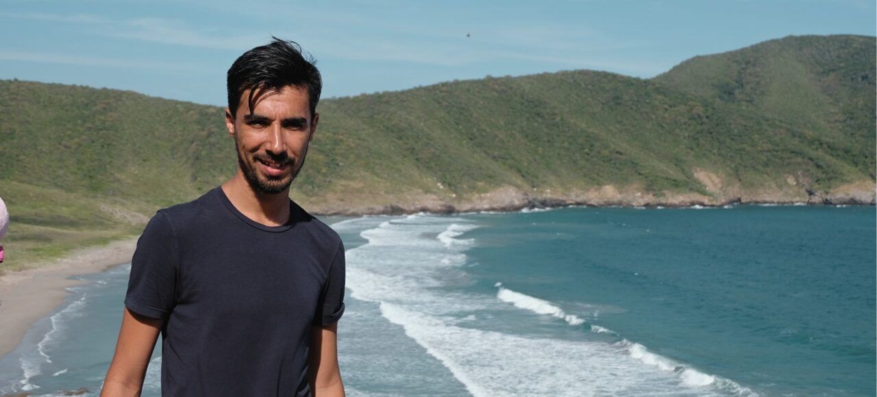 Oscar durante una excursión al Tayrona, Nuestra historia – Colombia en Tour Excursión por el Parque Nacional Natural Tayrona, en la Sierra Nevada de Santa Marta, Caribe colombiano