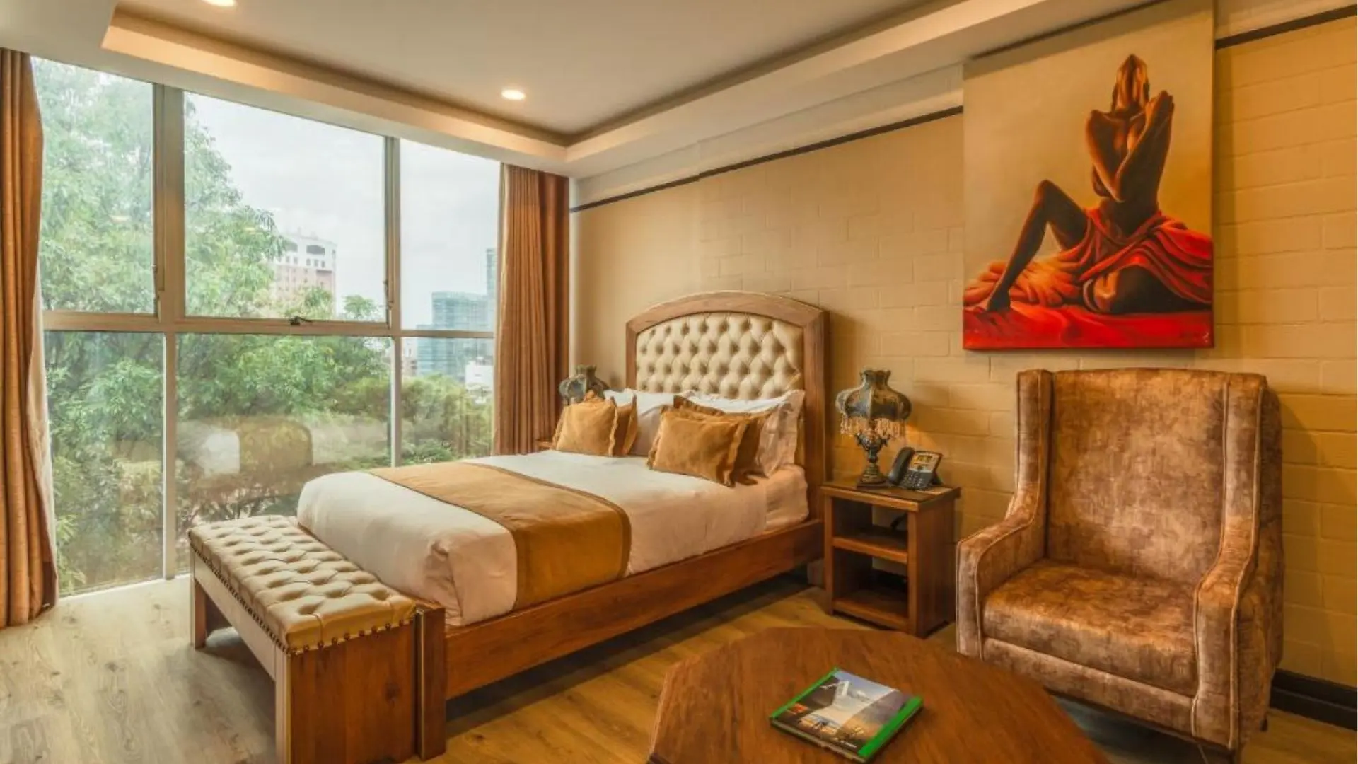 Habitación del hotel Du Parc con vista a los cerros de El Poblado, Medellín