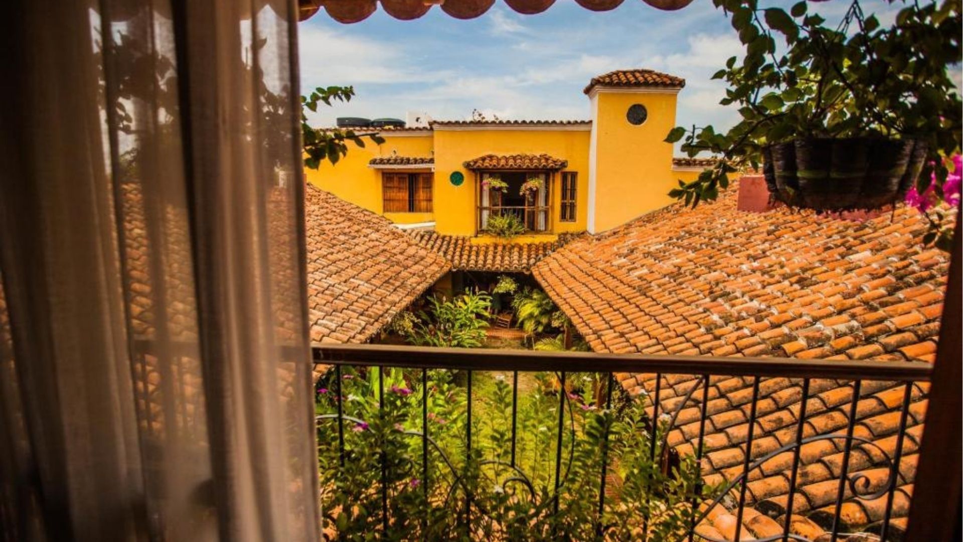 Casa Amarilla, mansión colonial en la Albarrada de Mompox frente al río Magdalena